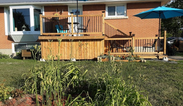 Beautiful House 10 Minutes driving to Queen's and Downtown Kingston