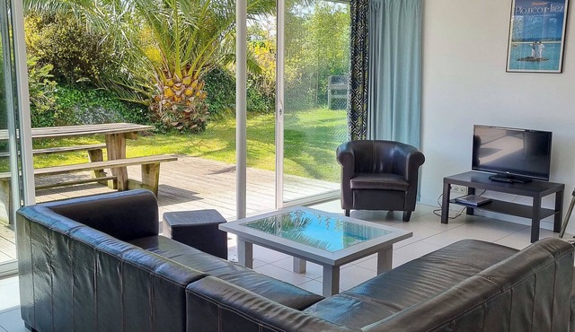 BEAUTIFUL HOUSE 100 METRES FROM THE BEACH WITH HEATED INDOOR POOL