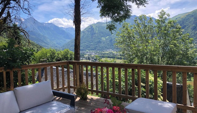 Beautiful house (130m2) with magnificent view of the Pyrenees in Camparan (3 km from St Lary)