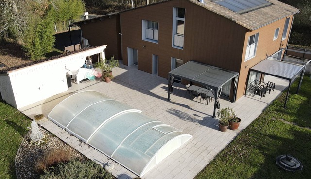 Beautiful house 170 m2, heated and covered swimming pool, jacuzzi, classified 4 stars.