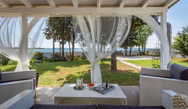 Beautiful house 20 meters from sea, free Wi-Fi