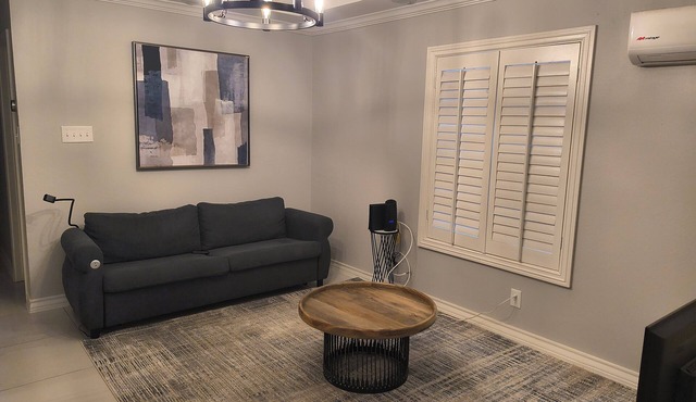 Beautiful house 3 bedroom and 2 1/2 baths , contemporary style, great location
