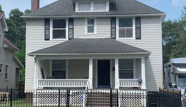 Beautiful “House” 4-bed”ROOMS” not bunks-Hotel 4 Bedrooms 100 dollars each room