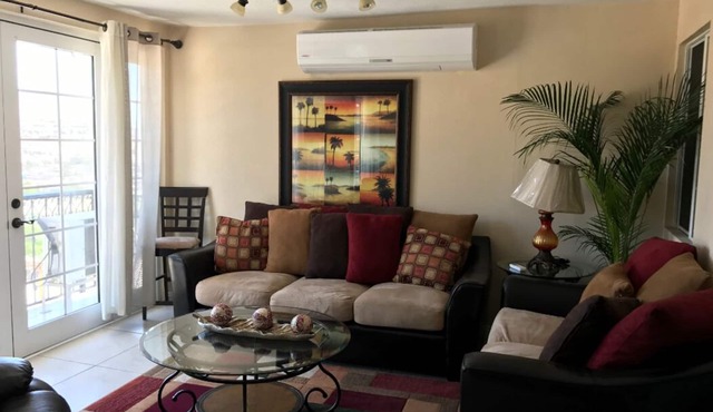 Beautiful House! 5 Minutes from the airport! (2)