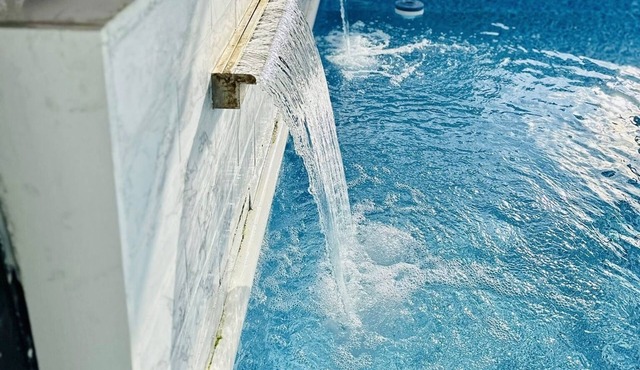 beautiful house, 5 rooms and pool !! excellent location