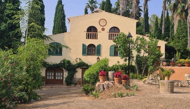 Beautiful house 5000m2 private garden with pool i and porch with barbecue.Wi-Fi