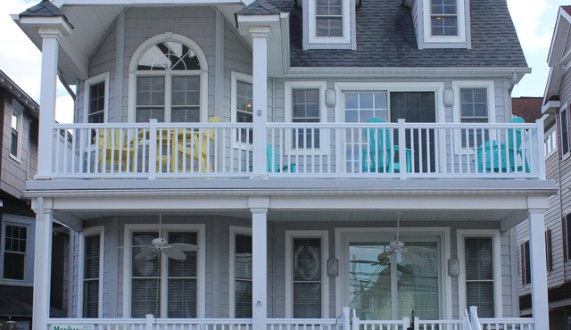 Beautiful house! Amazing location on Wesley! One block to beach and boards!