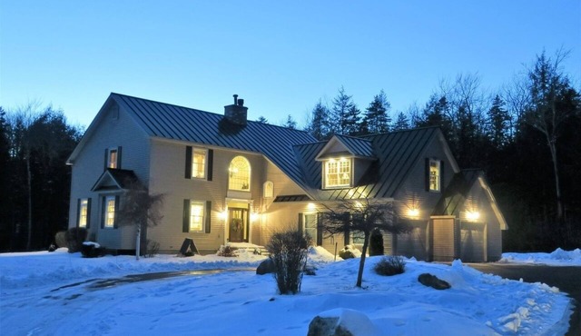 Beautiful House and Barn in the Stratton Mountains New generator EV charger