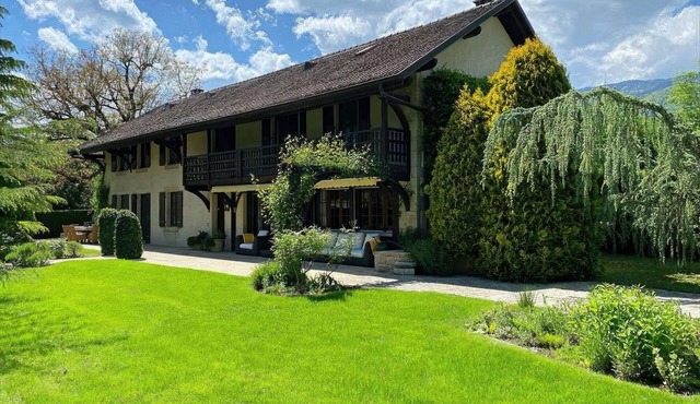 Beautiful house at a 20 min drive from Geneva !