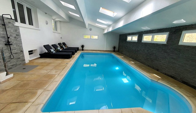Beautiful house Auxerre center near Paris Chablis Indoor swimming pool 12 pax