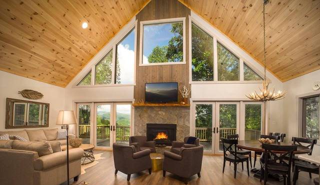 Beautiful house, awesome view, fully equipped, walking trails, peaceful & quiet