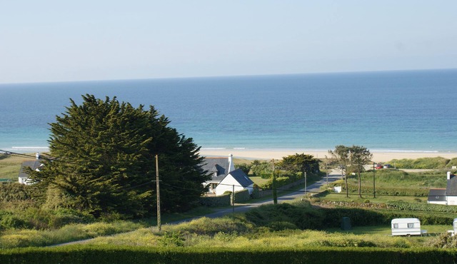 Beautiful house, beach walk, enclosed garden, wifi