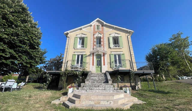 Beautiful House. Beautiful location. 4 big bedrooms