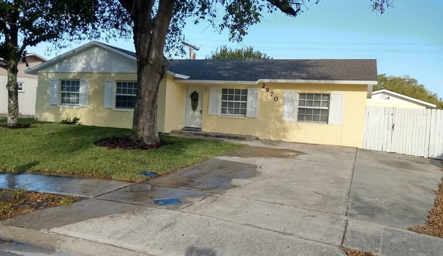Beautiful house close to the cruise ports and beach!