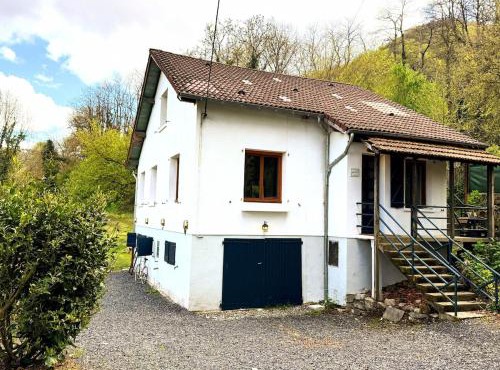 Beautiful house with jacuzzi in the mountains