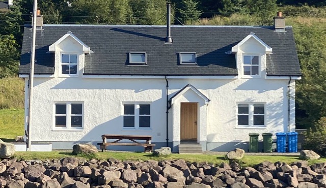 Beautiful House in Scottish Highlands with mountains and sea view