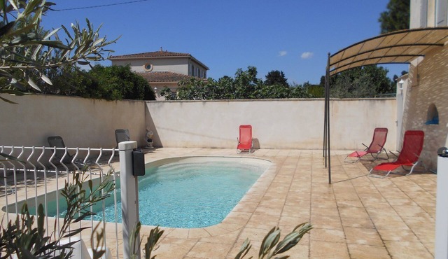 Beautiful house in a quiet, private and fenced pool in the heart of Provence