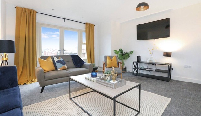 Beautiful House in Nottingham w/Parking & Wi-Fi by PureStay Short Lets