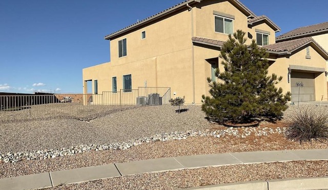 Beautiful house in nice Rio Rancho New Mexico neighborhood