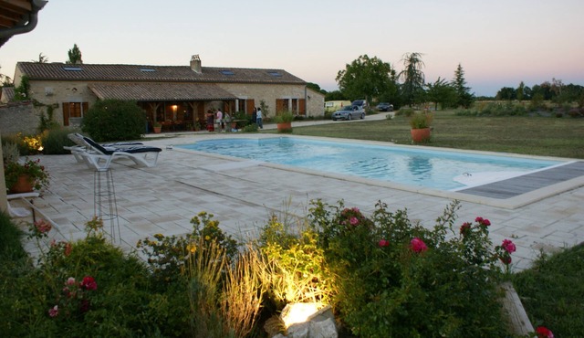 BEAUTIFUL HOUSE IN PERIGORD - 5 BDR- 3 BATHROOMS- 4 WC -PRIVATE POOL 5mX10m