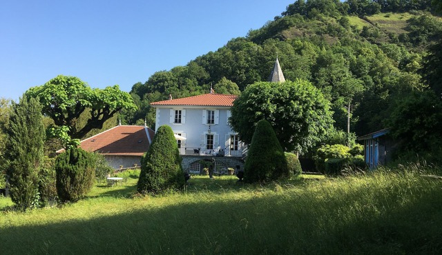 Beautiful house in the Chartreuse foothills with swimming pool