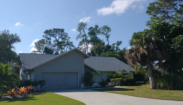 Beautiful House Kings Lake Naples, 5 mins from 5th Ave.