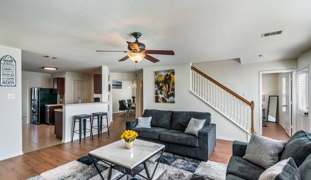 Beautiful House like New