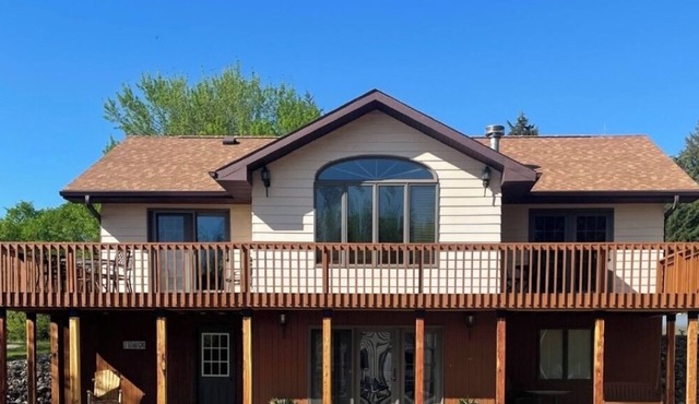 Beautiful house located within 1/4 mile of the Missouri River