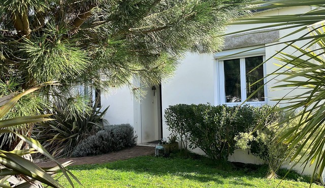 Beautiful house near Kervoyal beach