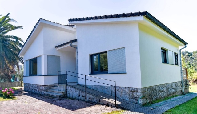 Beautiful house on Berria's beach