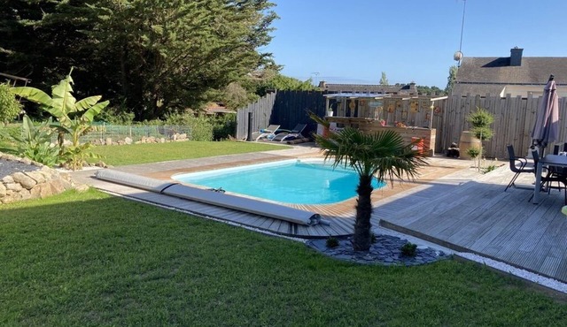 Beautiful house on large plot for 9 people, 140 m2 with private pool