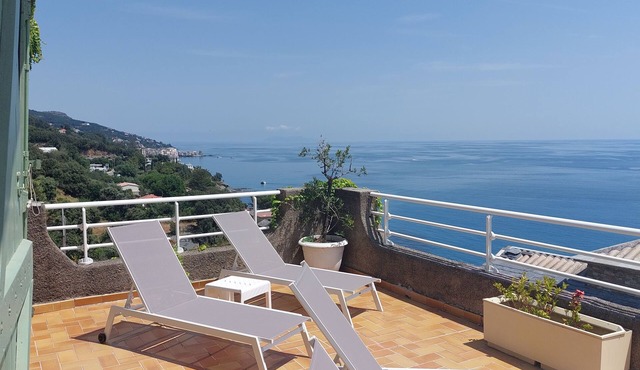 Beautiful house on the sea 300 m from the beach