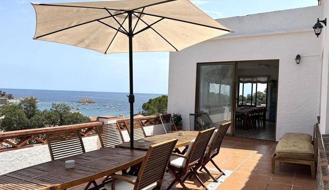 BEAUTIFUL HOUSE SEA VIEWS