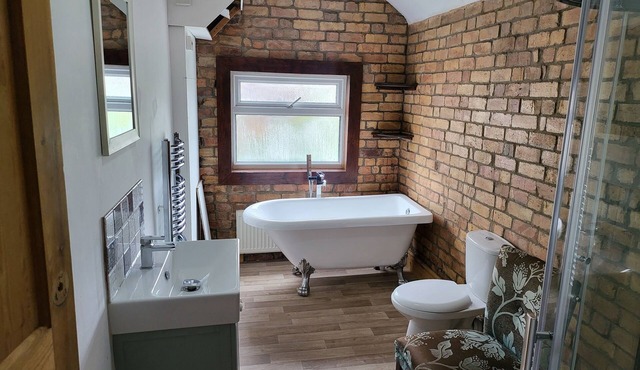 Beautiful house suitable for up to 7 peoplenclose to Stadium, hospitals & UNIn