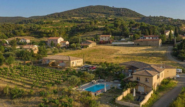Beautiful house, view, in the countryside in the Midi sun, spas, swimming pool, parking