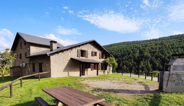 Beautiful house with pool in the Pyrenees. Wi-Fi