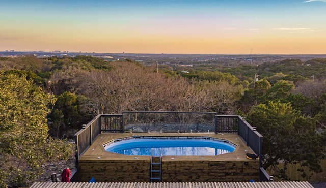 Beautiful House w\Private Pool with stunning view & GameRoom