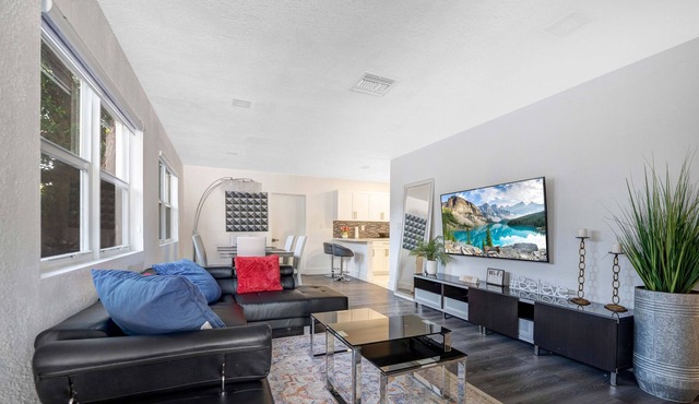 Beautiful House w/Pool! - 5 min from Wynwood/Design District