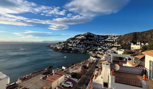 Beautiful house with sea view AV-35