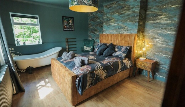 Beautiful House with Hot Tub | 11 People | 2 Bars