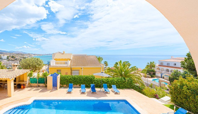 Beautiful house with sea views, 15 min walking from the beach and Tram station
