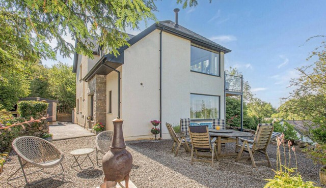 Beautiful house within walking distance of Arnside with beautiful views.