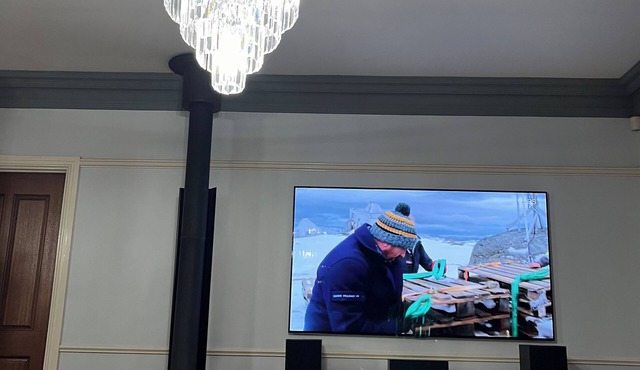 Beautiful House with pool in Adelaide Hills. Magnificent views and very private.