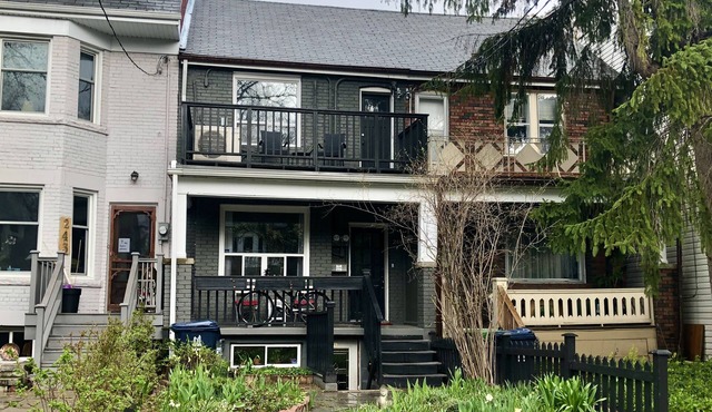 Beautiful House With Garden in a Quiet, Central Neighborhood