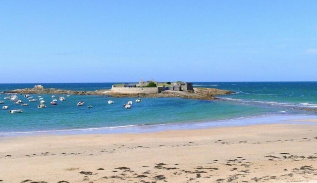 Beautiful house with heated pool, Ploemeur