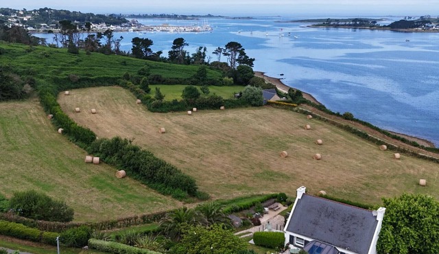 Beautiful house with incredible sea view over Aber Wrach