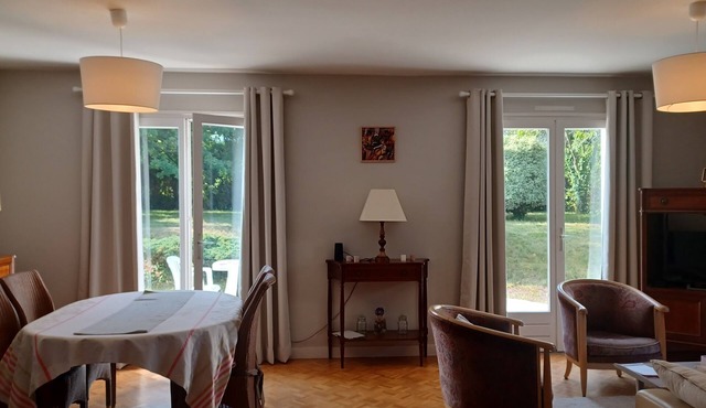 Beautiful house with large garden in a quiet location close to the sea