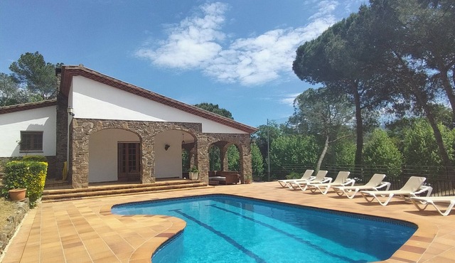 Beautiful house with pool at the foot of Montseny Pet Friendly Golf Pàdel