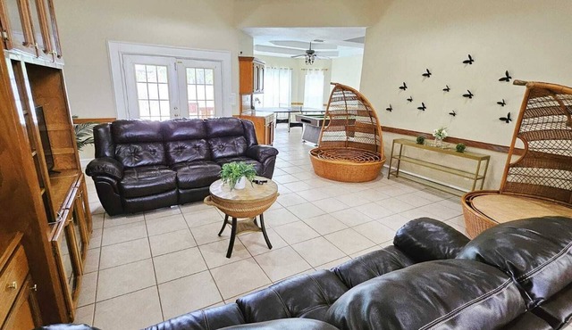 Beautiful house with pool, house has 4 beautifully bedrooms and 2 bathrooms. The