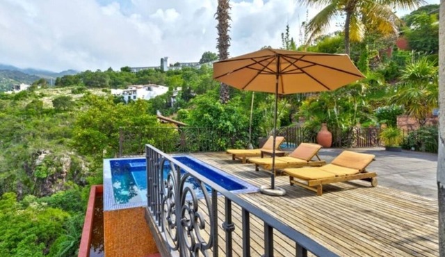 Beautiful house with pool and view of Taxco